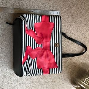 Kate Spade tote perfect for travel.